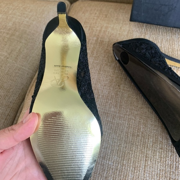 Adrianna Papell Black Lace 3 “ Heel Size 7.5 - Picture 3 of 7